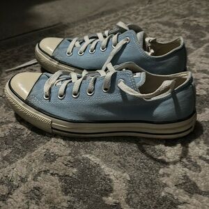 Converse 9.5 ladies blue color
